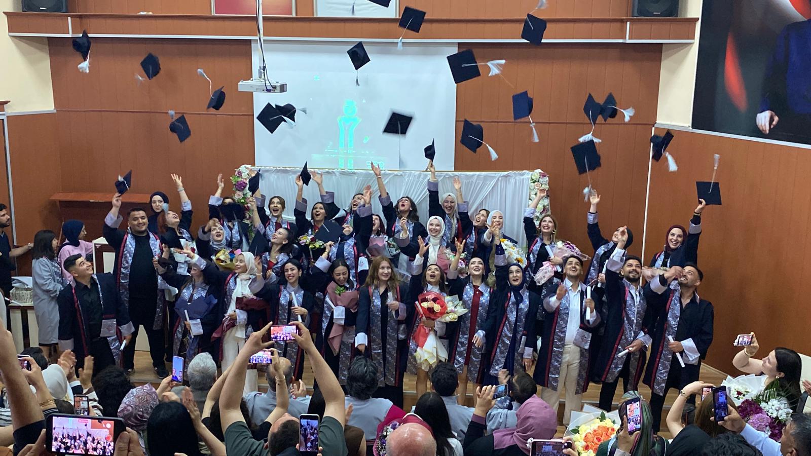 2025-2026 Eğitim Öğretim Yılı Kilis 7 Aralık Üniversitesi İnsan ve Toplum Bilimleri Fakültesi Sosyoloji Bölümü'nde Mezuniyet Coşkusu
